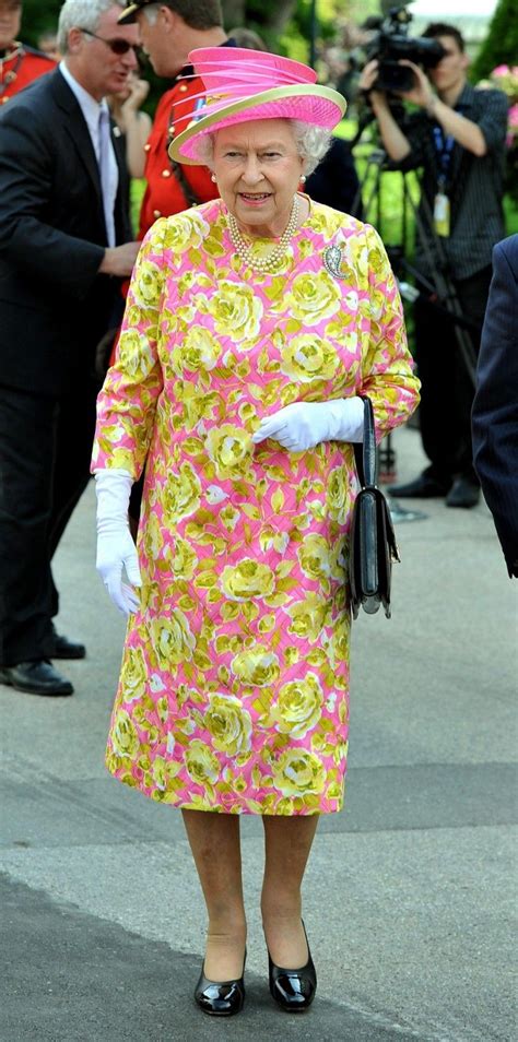 does queen elizabeth wear chanel|the queen wearing chanel 5.